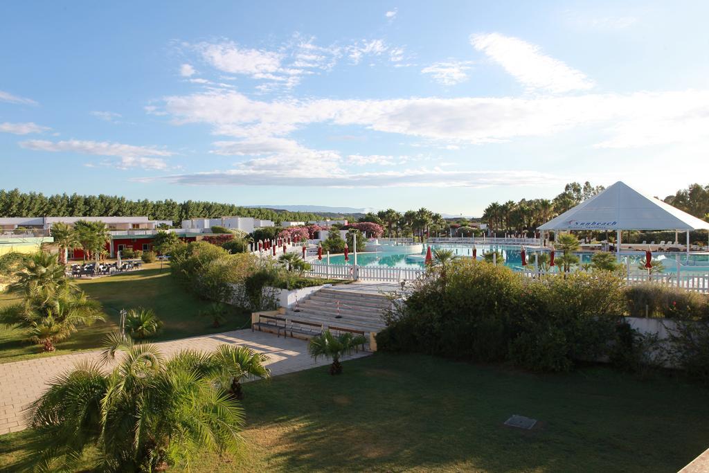 Club Esse Sunbeach Hotel Squillace Exterior photo