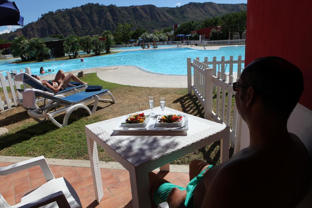 Club Esse Sunbeach Hotel Squillace Exterior photo