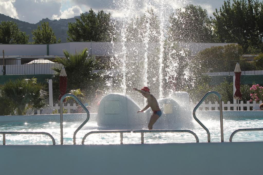 Club Esse Sunbeach Hotel Squillace Exterior photo